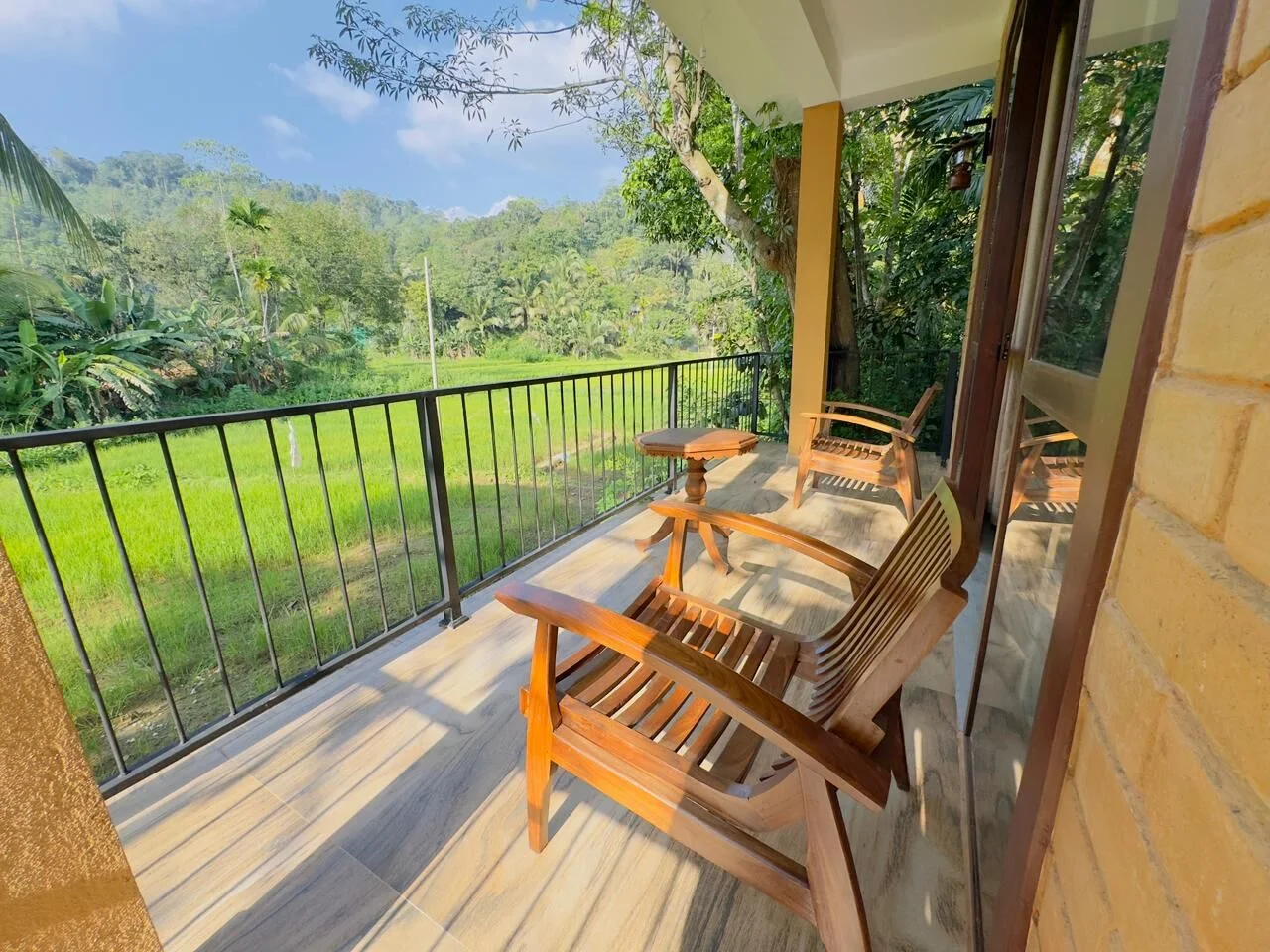 Luxury Hotel in Sinharaja - The Natural Cabin Rustic Interior 2